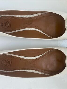 Tory Burch White Leather Ballet Flats with Brown Insole. Size 10